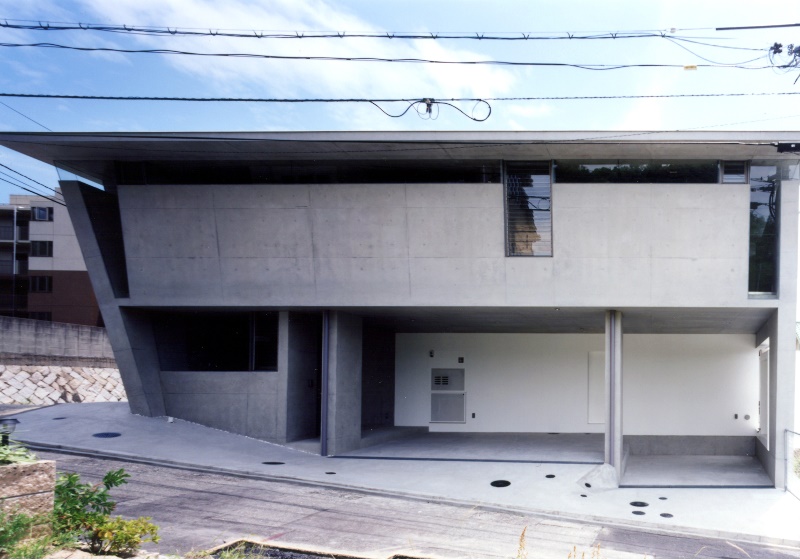 大屋根の家